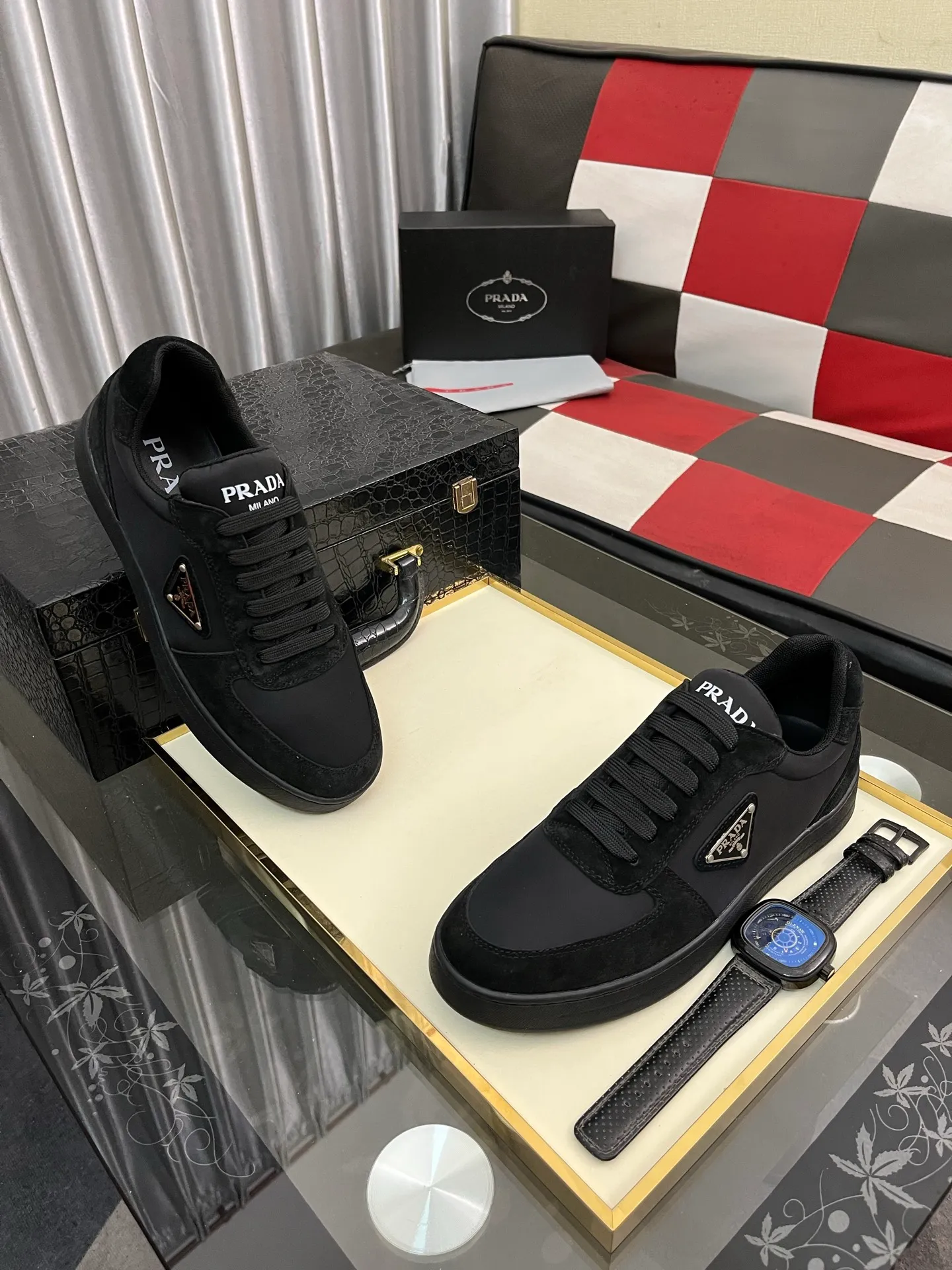 Men's shoes 💰440⌚️⌚️【PRADA】Prada ~ unique and casual style. New models from Prada official website are coming [Celebrate][Celebrate]🏃High-end brand casual shoes ➕Full set of packaging😍😍 Men's 2023 counters are on sale simultaneously, Italian imported brands select first-layer Italian cowhide. 🐑Sheepskin lining (refuses to discolor and rub feet) Sole: Original sole specially provided by the original factory 🎬Better in kind Size number: 38-444️⃣Colors available